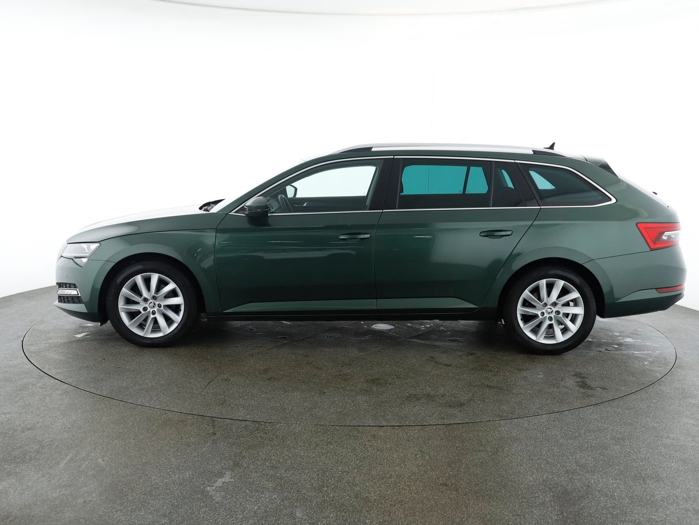 Škoda SUPERB Combi Style TDI SCR DSG | Bild 2 von 32