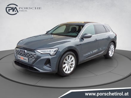 Audi Q8 55 e-tron quattro business