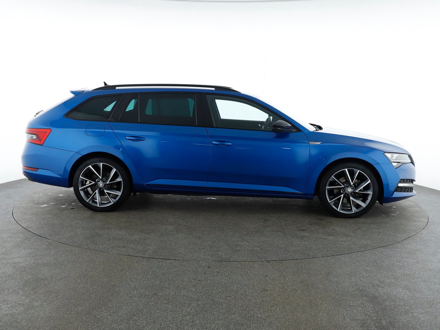 Škoda SUPERB Combi iV SPORTLINE DSG | Bild 6 von 30