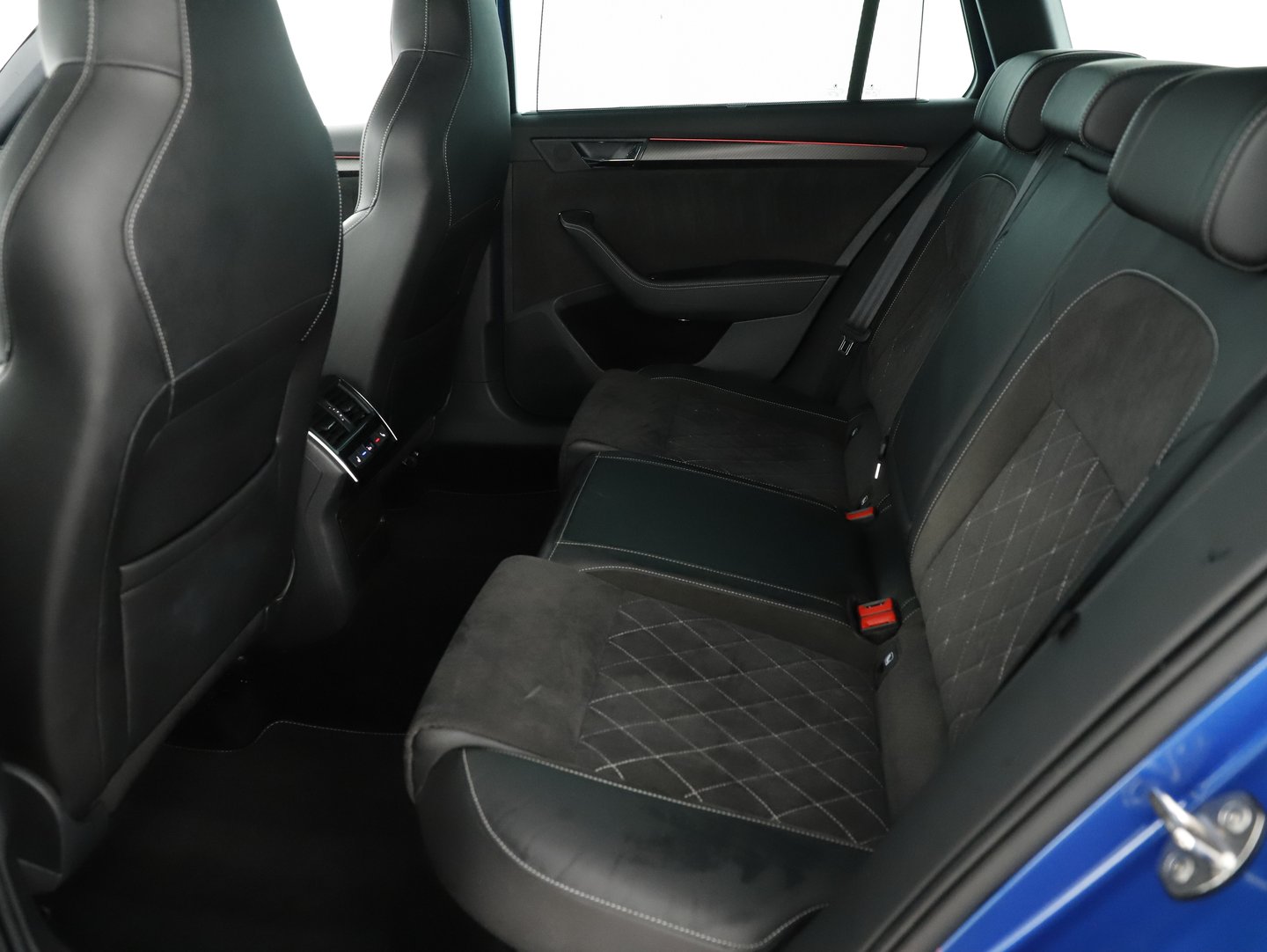 Škoda SUPERB Combi iV SPORTLINE DSG | Bild 25 von 31