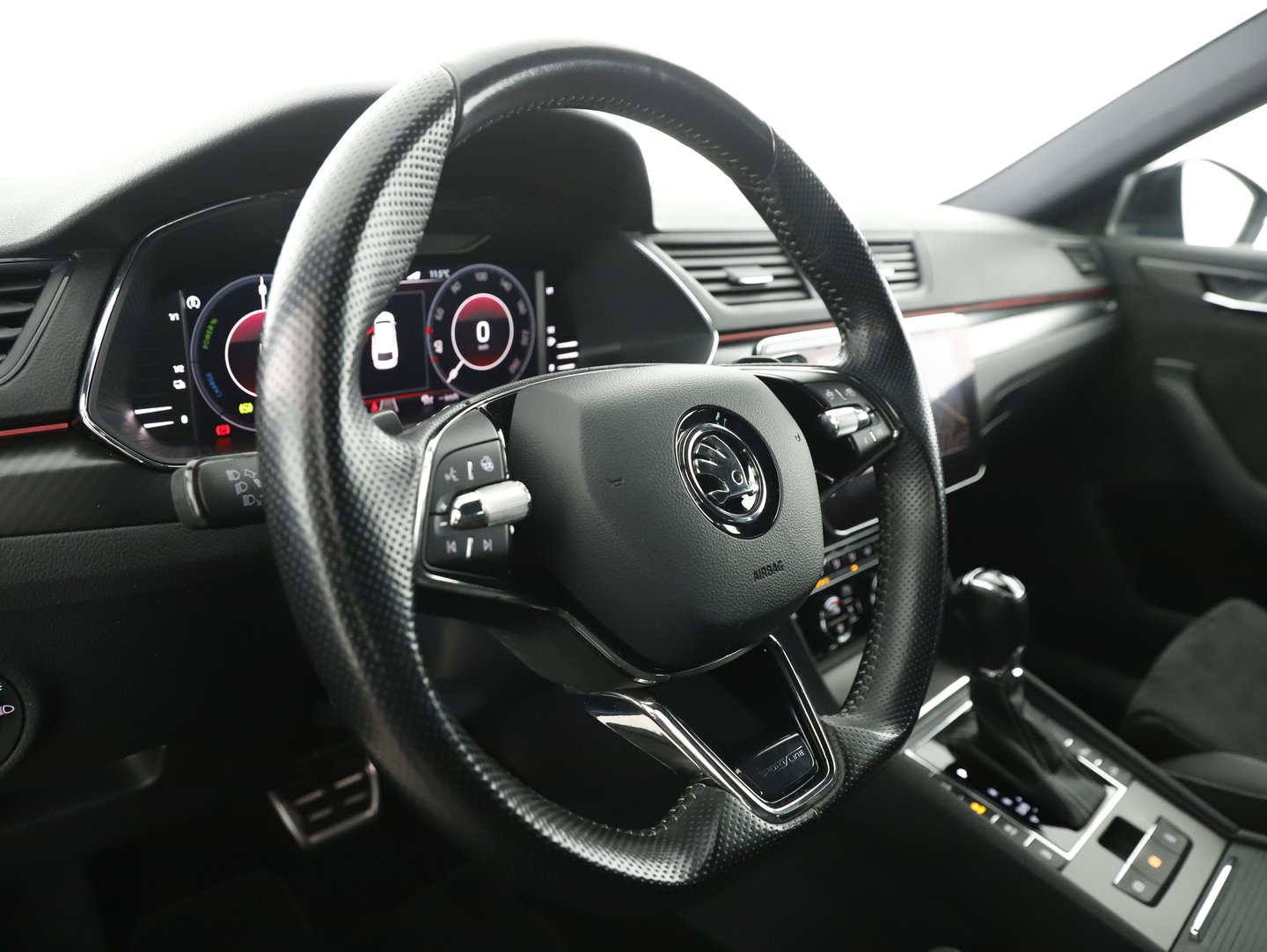 Škoda SUPERB Combi iV SPORTLINE DSG | Bild 15 von 31