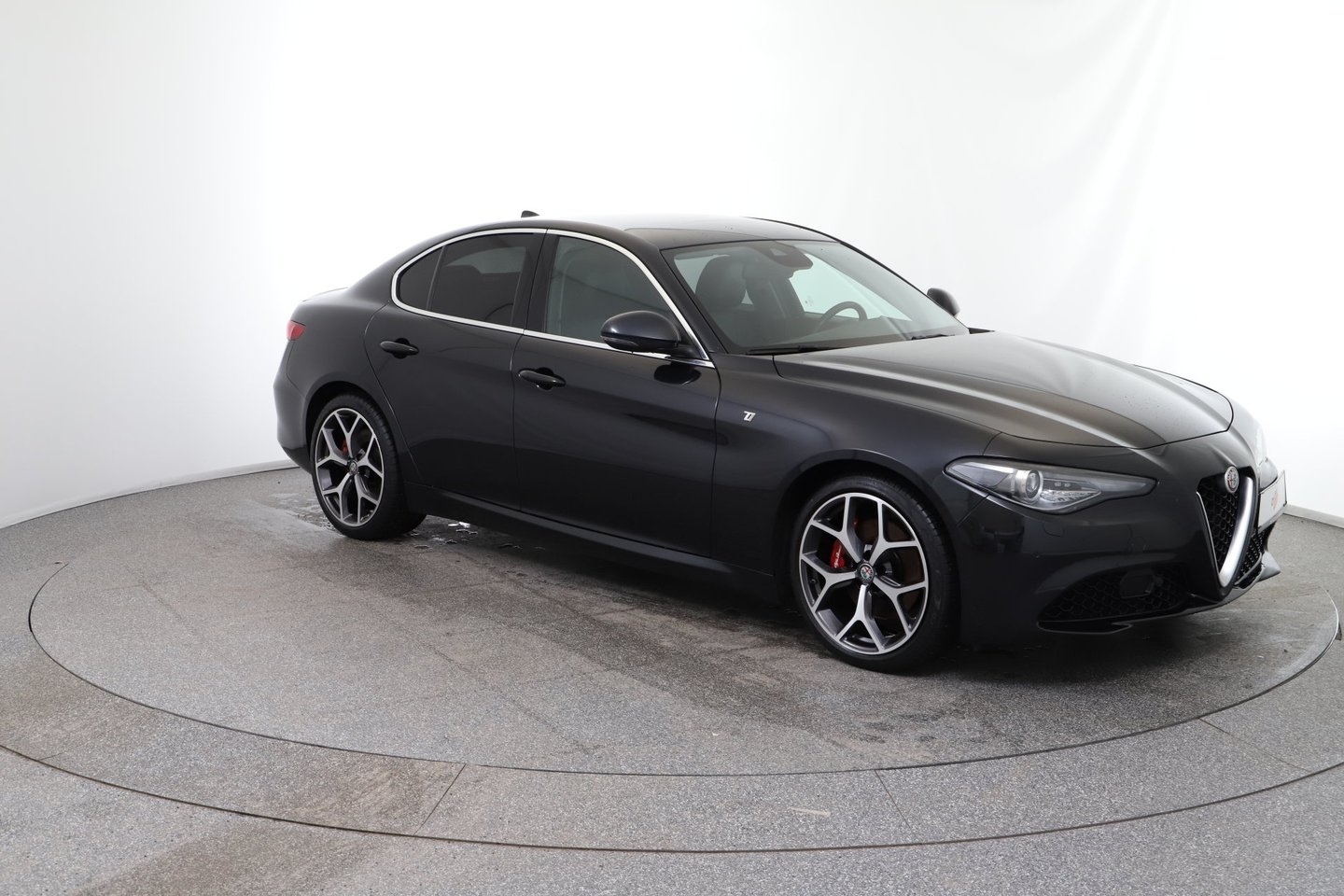 Alfa Romeo Giulia Ti 2,2 16V 190 AT8 | Bild 7 von 25