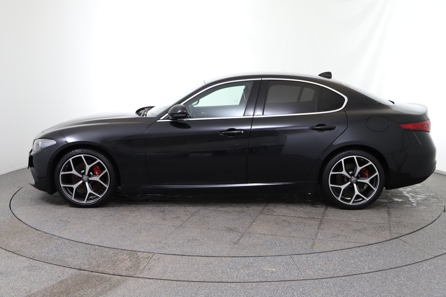 Alfa Romeo Giulia Ti 2,2 16V 190 AT8 | Bild 2 von 25