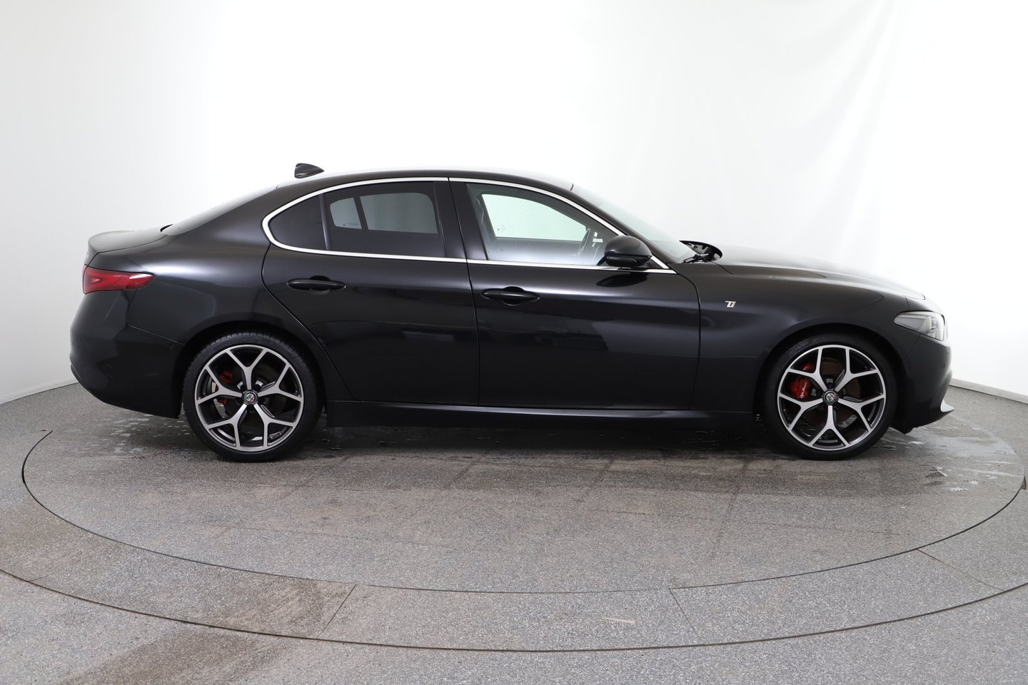 Alfa Romeo Giulia Ti 2,2 16V 190 AT8 | Bild 6 von 25