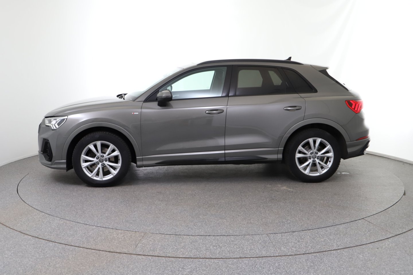 Audi Q3 35 TFSI S line exterieur | Bild 2 von 30