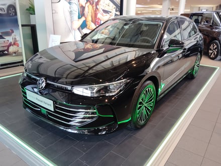 VW Passat Variant Elegance eTSI DSG