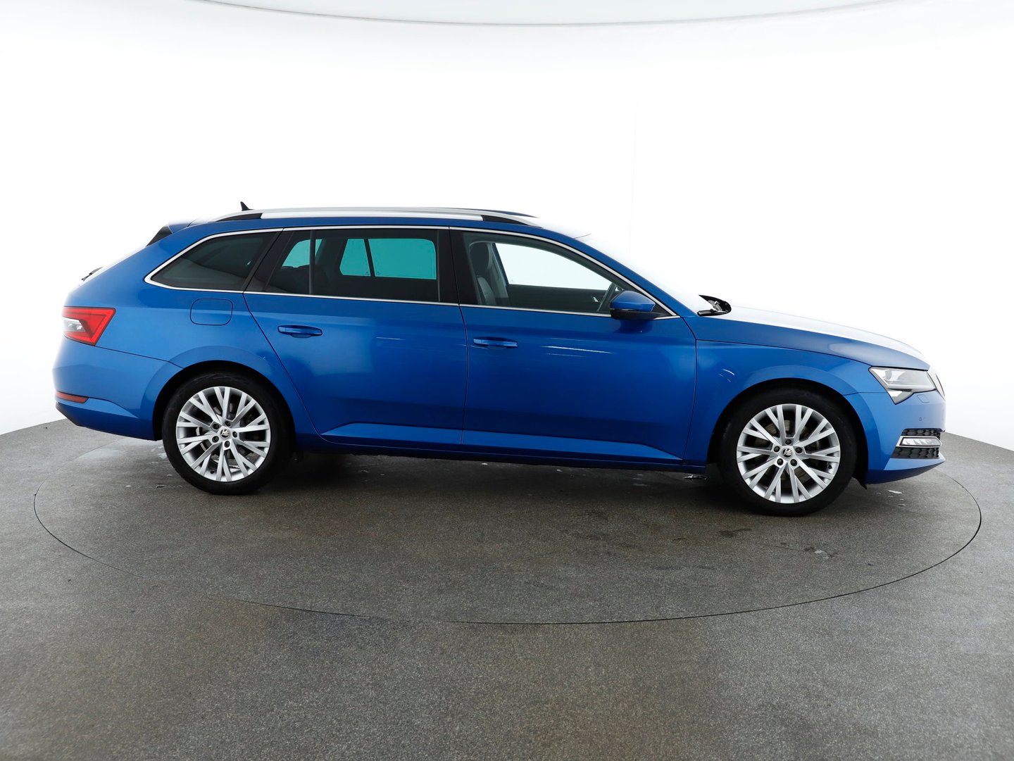 Škoda SUPERB Combi 4x4 Style TDI DSG | Bild 6 von 30