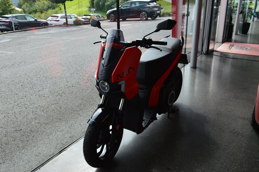 SEAT e-Roller Emotion Red