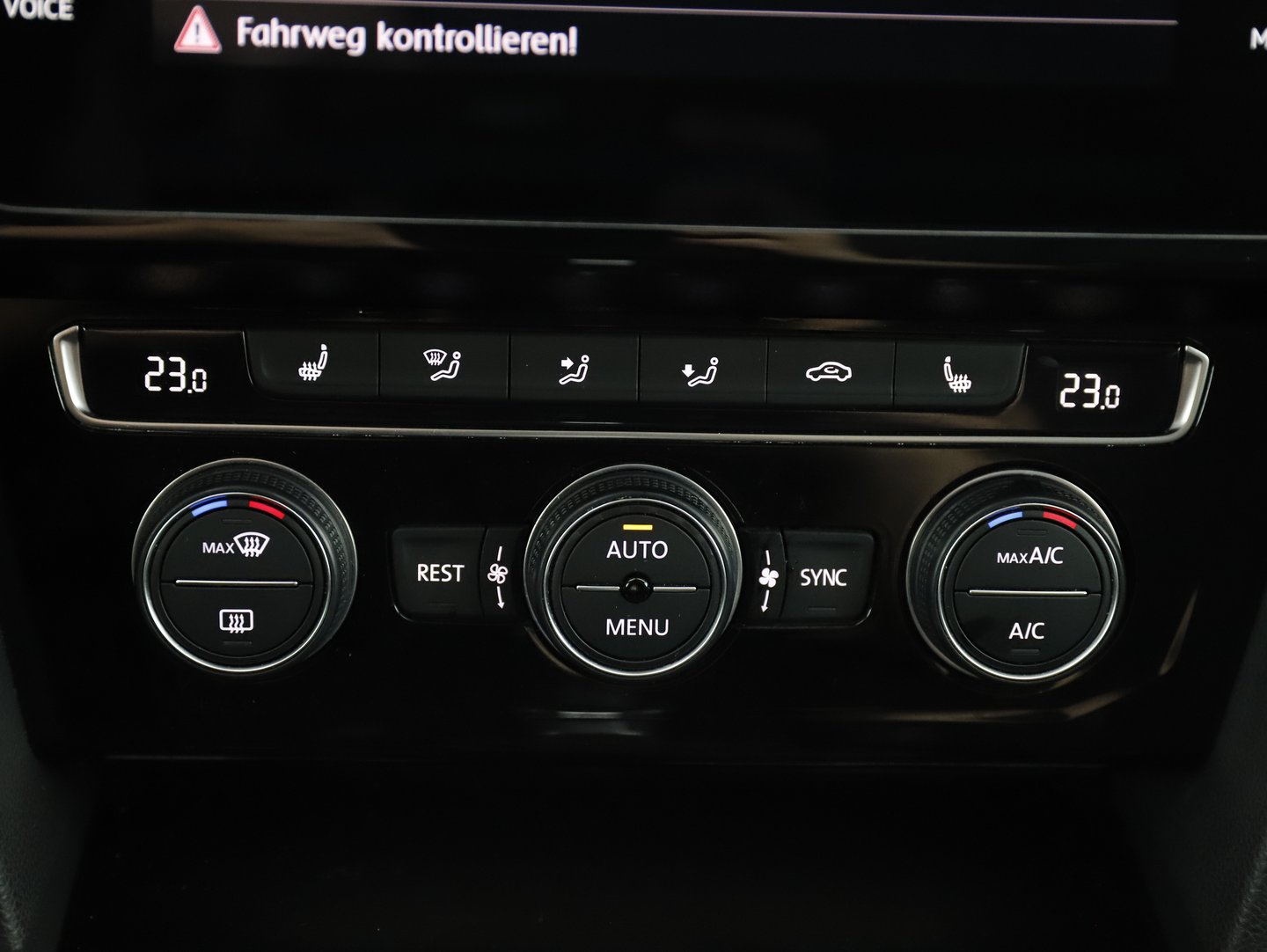 VW Arteon Elegance TDI SCR 4MOTION DSG | Bild 18 von 21