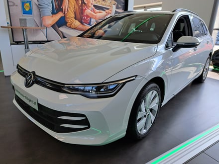 VW Golf Variant Life mHeV DSG