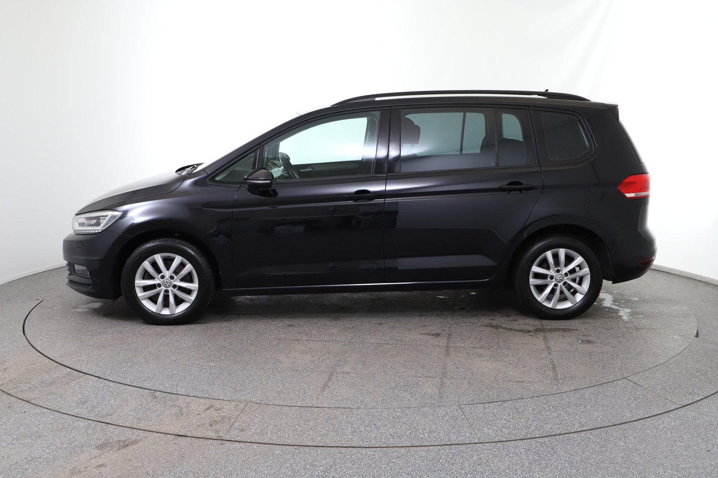 VW Touran Comfortline TDI SCR DSG 5-Sitzer | Bild 2 von 27