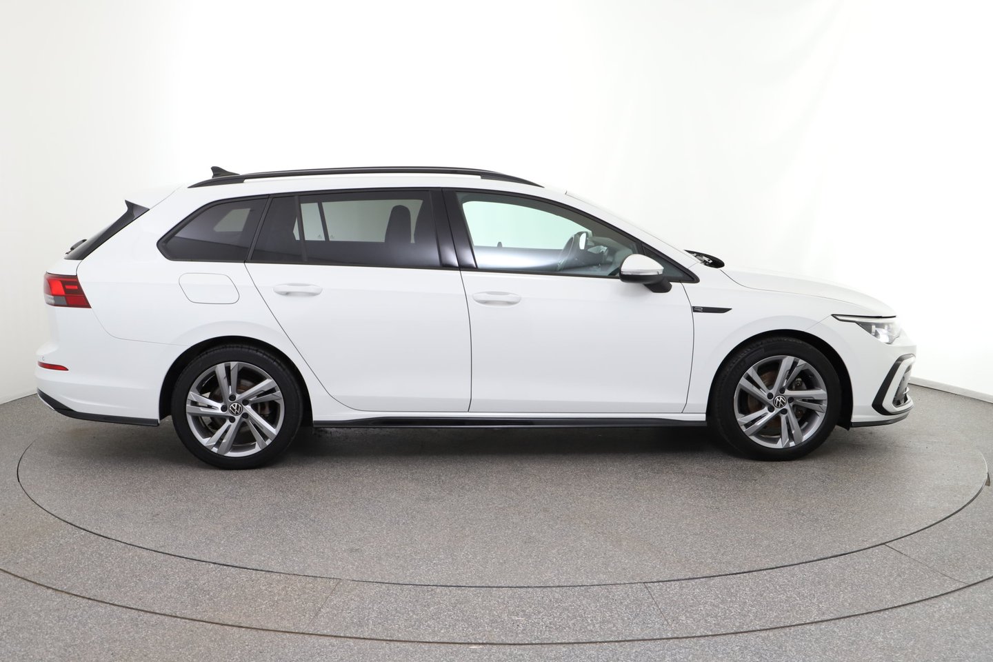 VW Golf Variant 1,5 eTSI 150 R-Line DSG | Bild 6 von 32