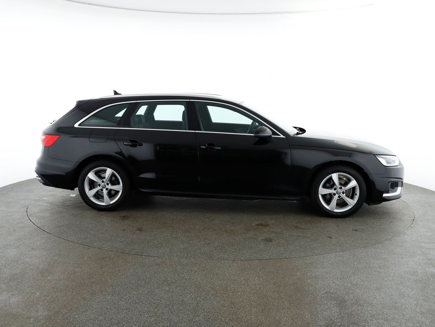 Audi A4 Avant 30 TDI advanced | Bild 4 von 23