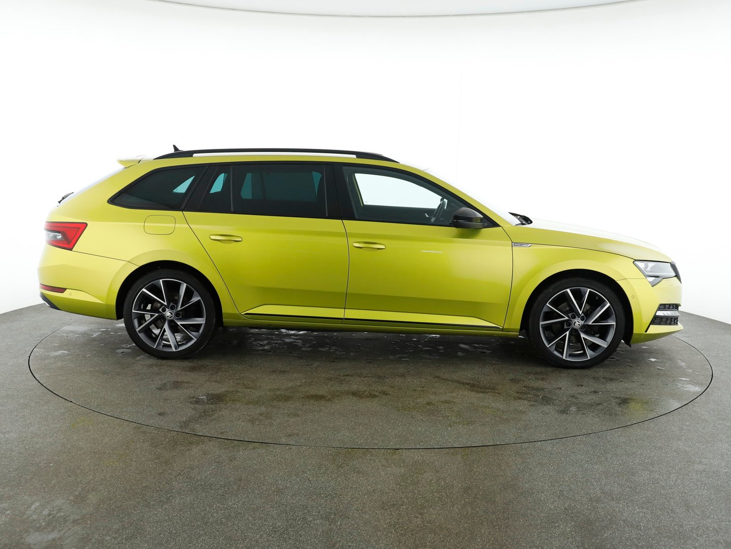 Škoda SUPERB Combi iV SPORTLINE DSG | Bild 6 von 32