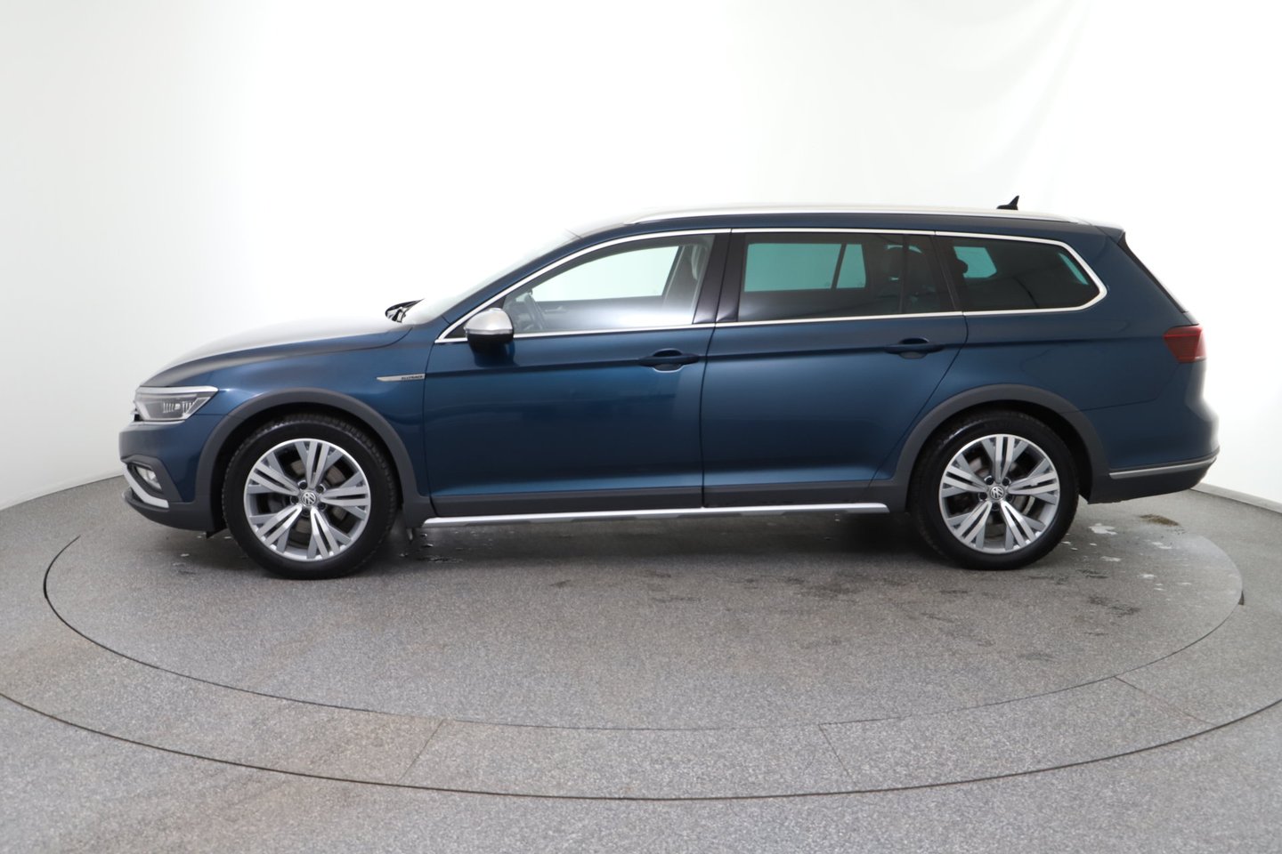 VW Passat Alltrack TDI SCR 4MOTION DSG | Bild 2 von 31