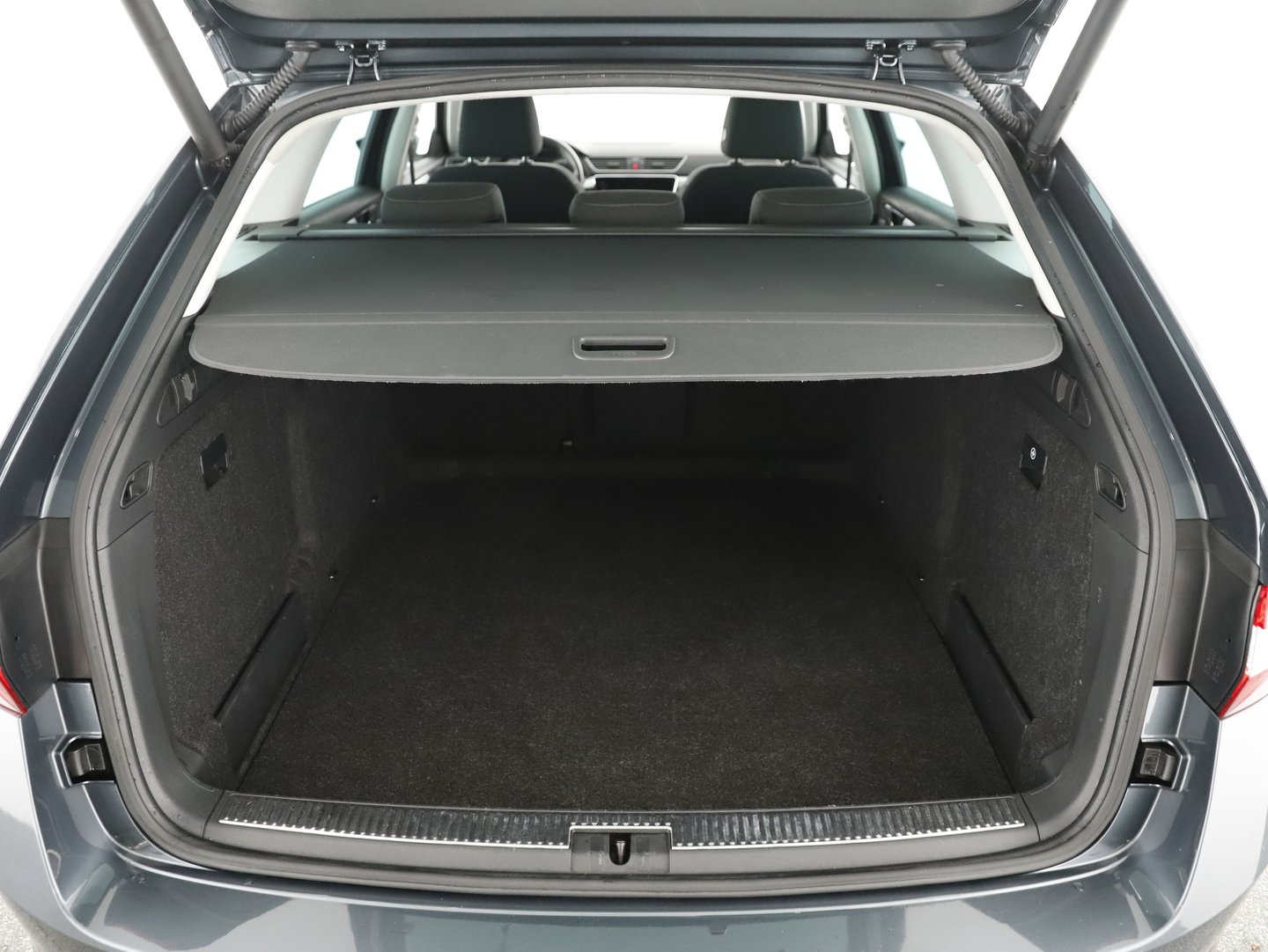 Škoda Superb Kombi 2,0 TDI 4x4 Ambition DSG | Bild 25 von 29