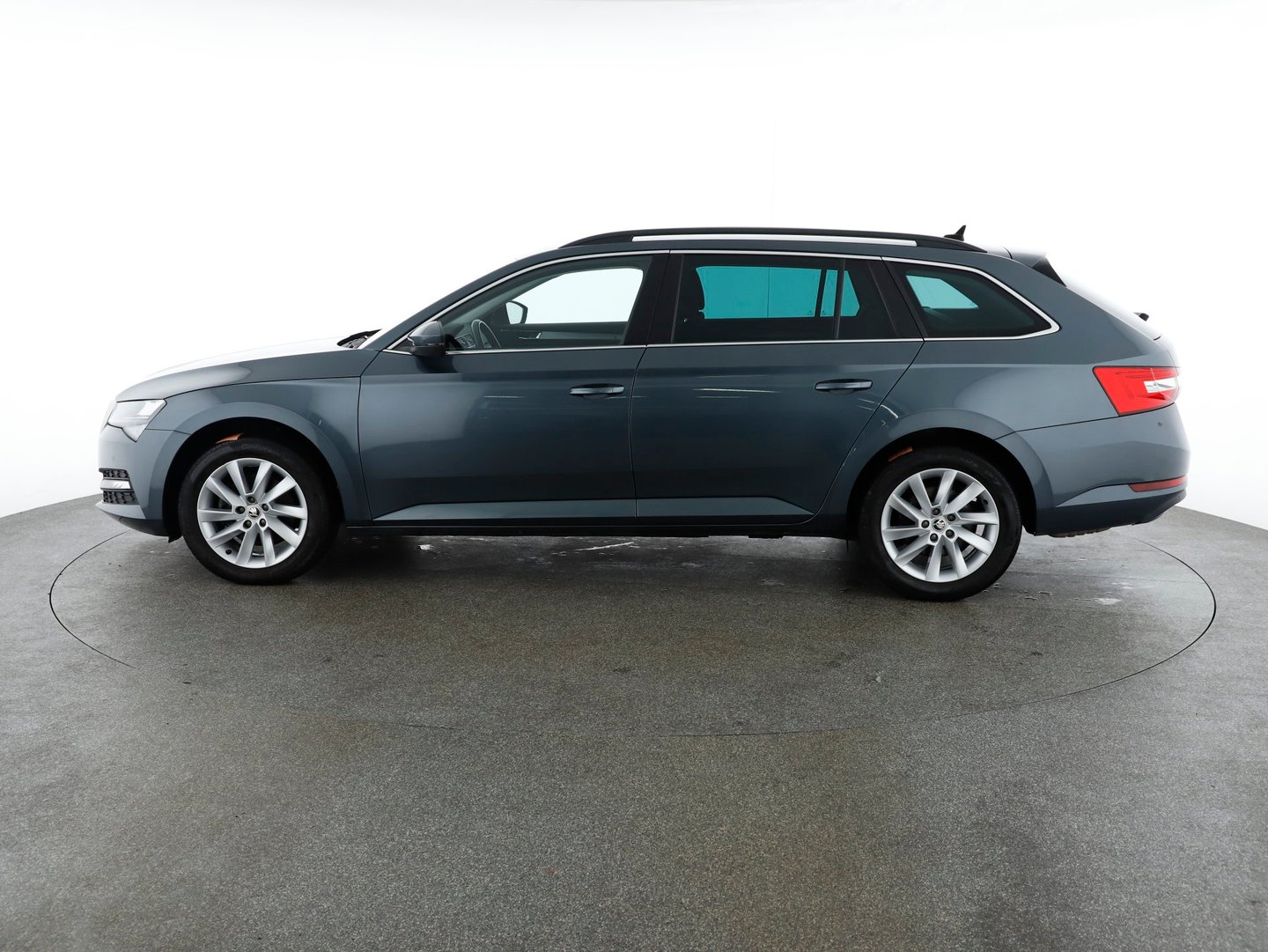 Škoda Superb Kombi 2,0 TDI 4x4 Ambition DSG | Bild 2 von 27