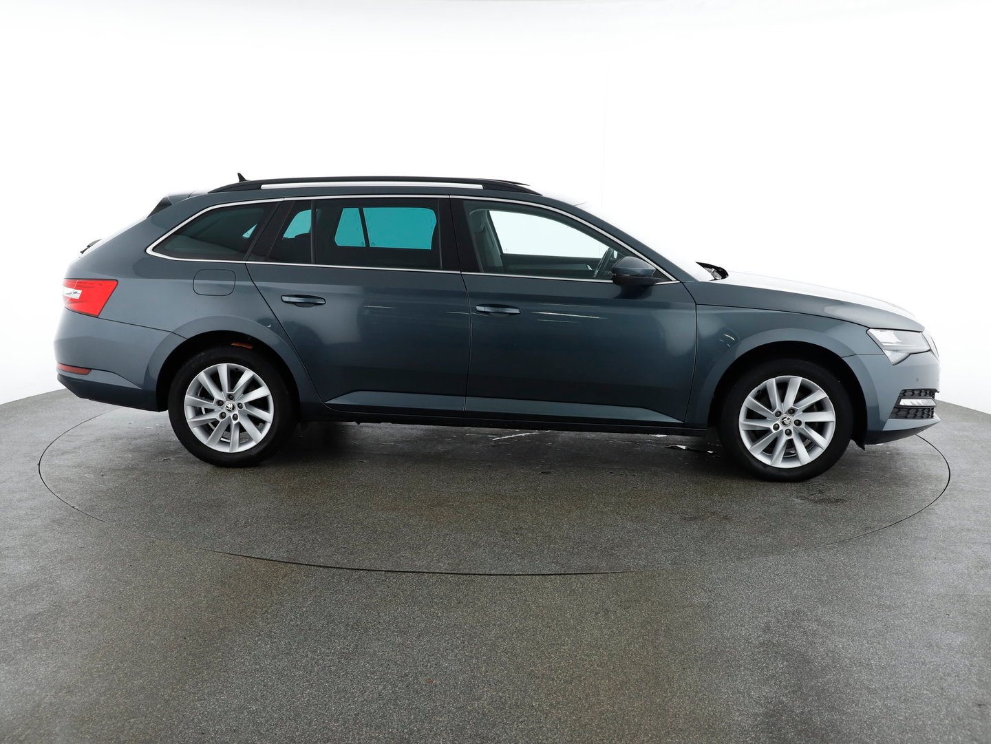 Škoda Superb Kombi 2,0 TDI 4x4 Ambition DSG | Bild 6 von 27