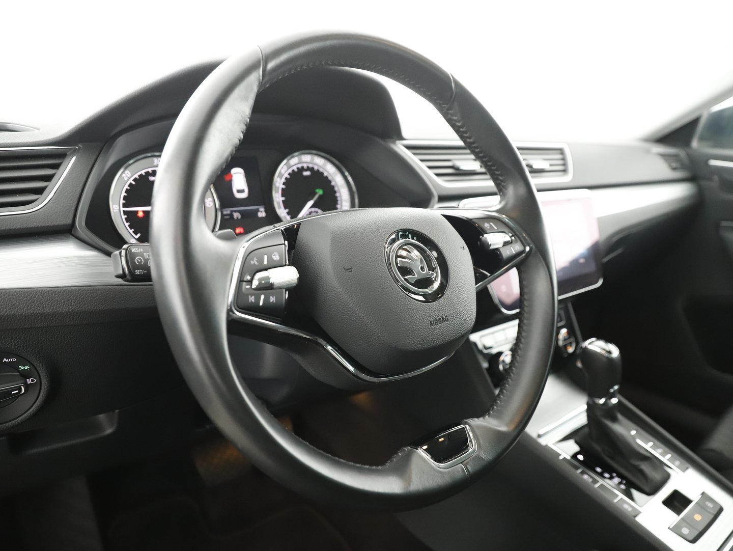 Škoda Superb Kombi 2,0 TDI 4x4 Ambition DSG | Bild 15 von 29