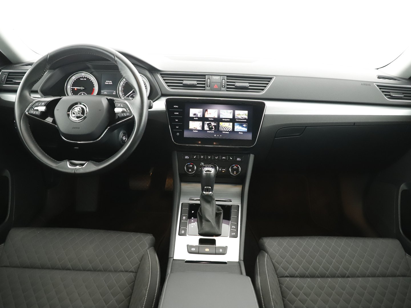 Škoda Superb Kombi 2,0 TDI 4x4 Ambition DSG | Bild 14 von 29