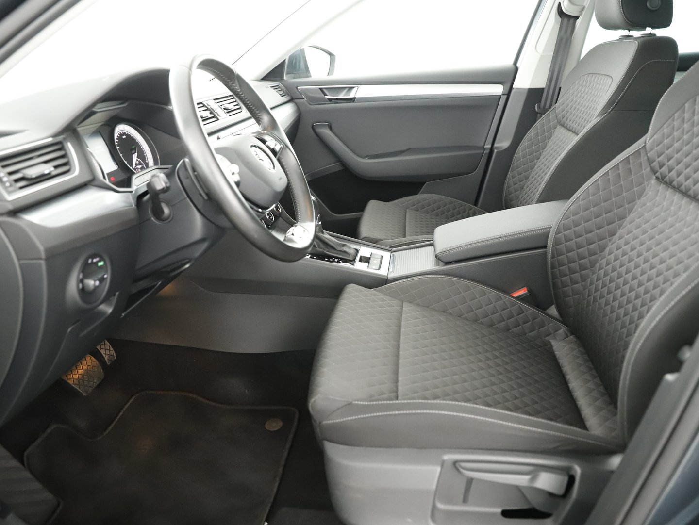 Škoda Superb Kombi 2,0 TDI 4x4 Ambition DSG | Bild 13 von 29
