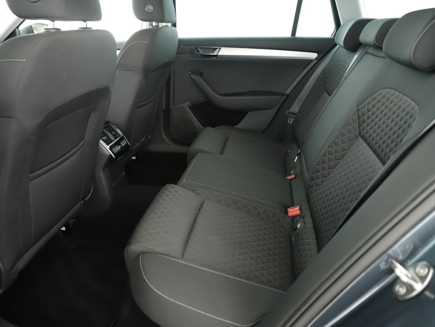 Škoda Superb Kombi 2,0 TDI 4x4 Ambition DSG | Bild 24 von 29