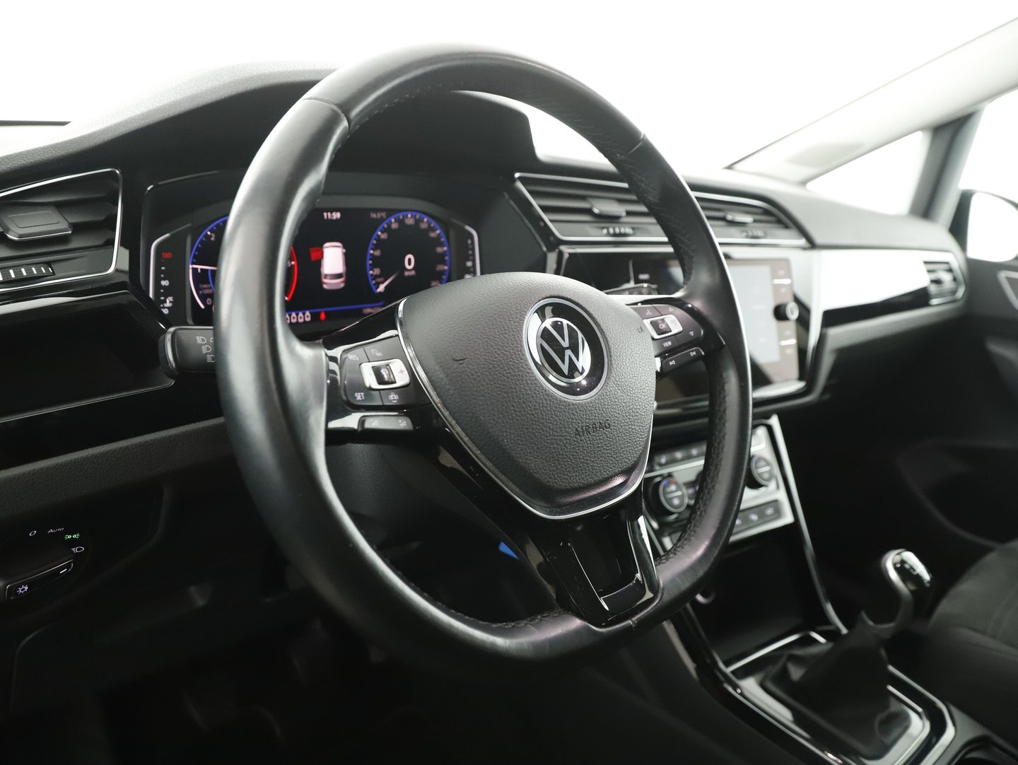 VW Touran Highline TDI SCR | Bild 14 von 27
