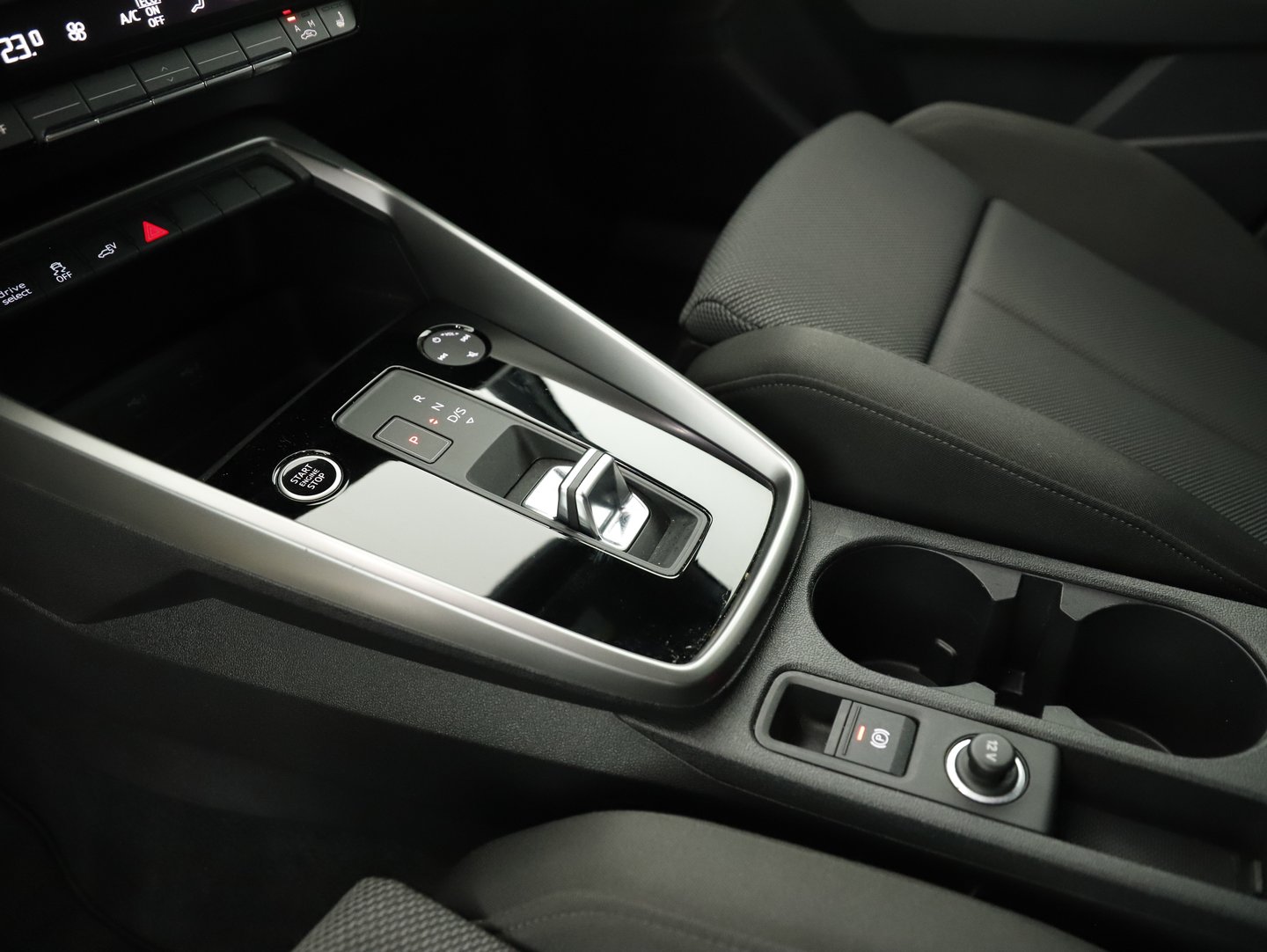 Audi A3 Sportback 40 TFSI e S line | Bild 14 von 28
