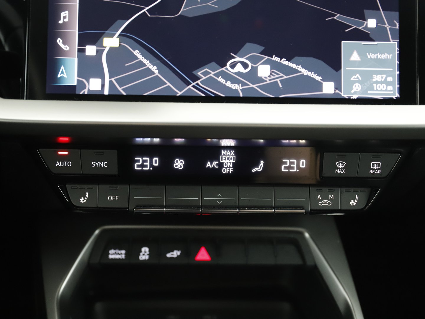 Audi A3 Sportback 40 TFSI e S line | Bild 19 von 28