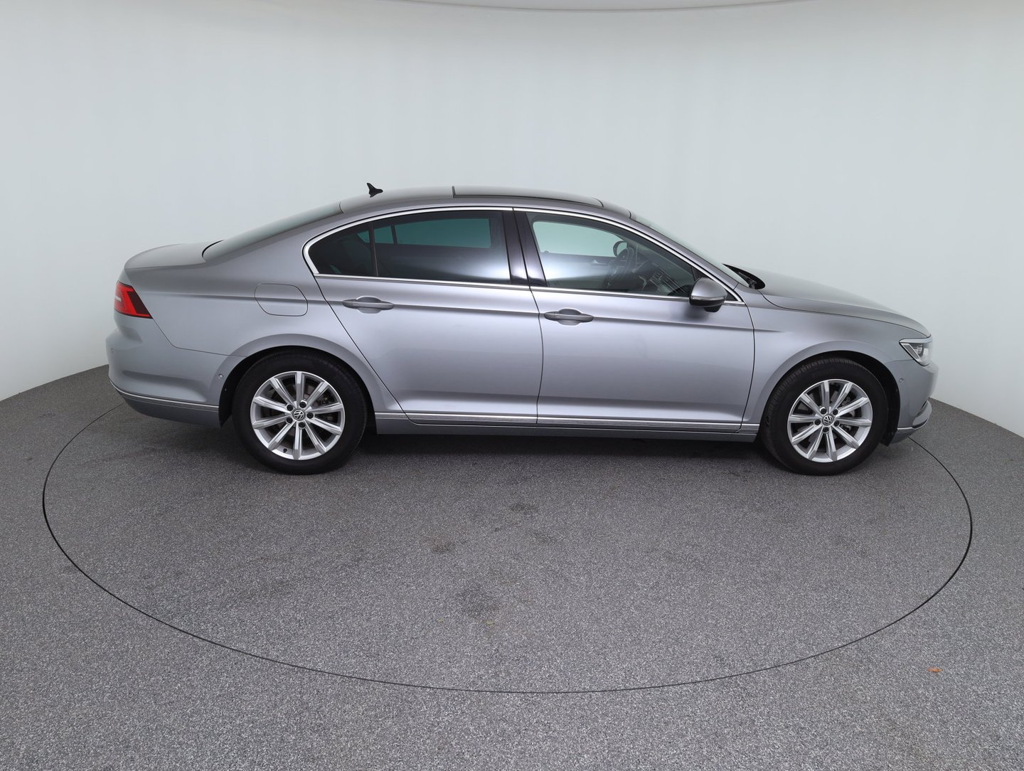 VW Passat Highline TDI SCR DSG | Bild 4 von 14