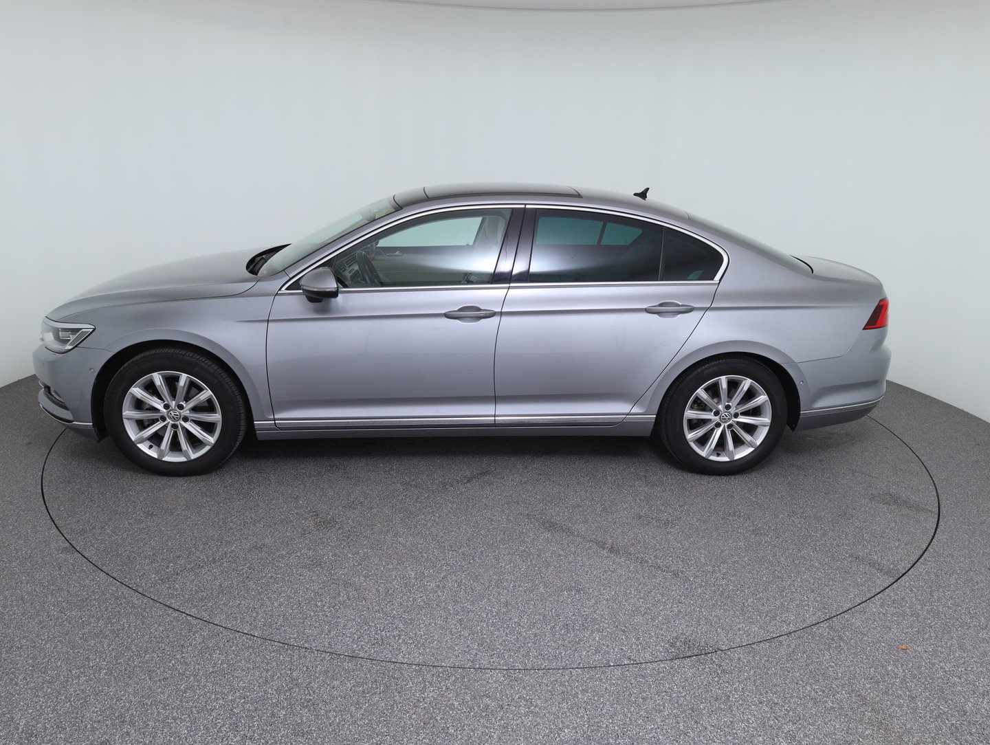 VW Passat Highline TDI SCR DSG | Bild 8 von 14