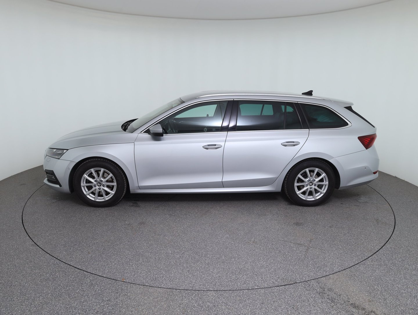 Škoda OCTAVIA Combi Premium TDI DSG | Bild 8 von 24