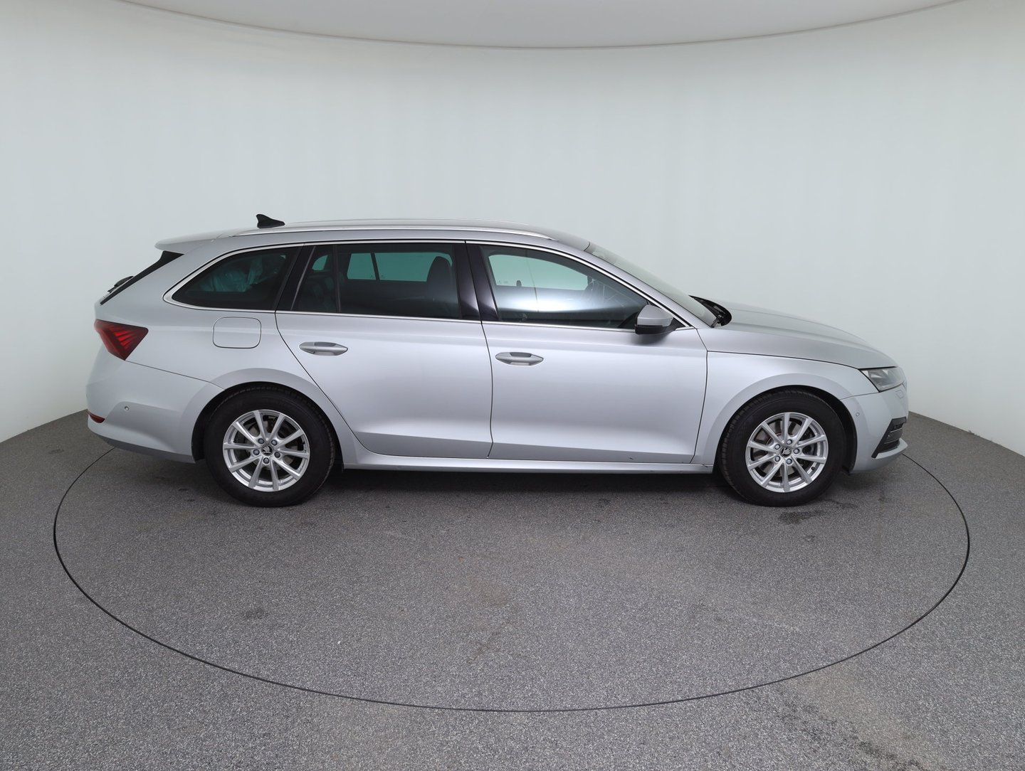 Škoda OCTAVIA Combi Premium TDI DSG | Bild 4 von 24