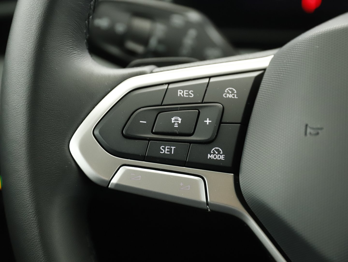 VW Passat Variant Business 2,0 SCR TDI DSG | Bild 11 von 23