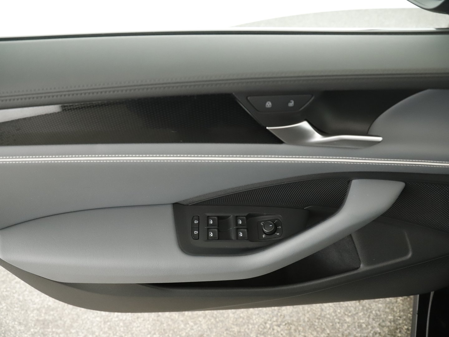 VW Passat Variant Business 2,0 SCR TDI DSG | Bild 4 von 23