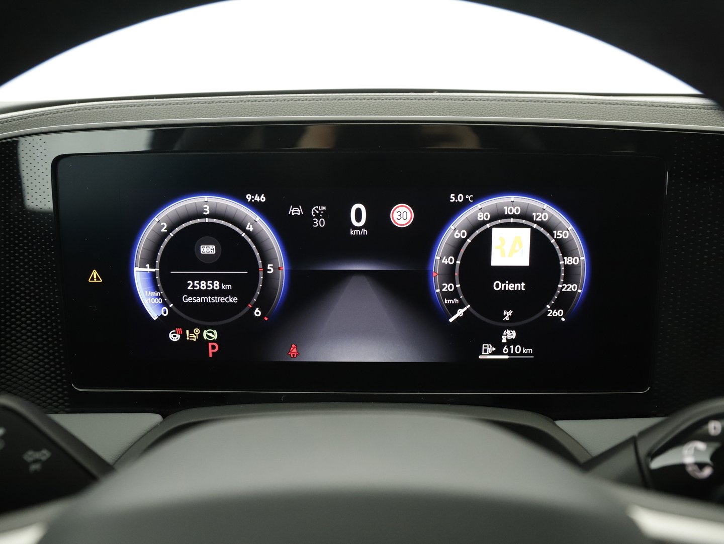 VW Passat Variant Business 2,0 SCR TDI DSG | Bild 10 von 23