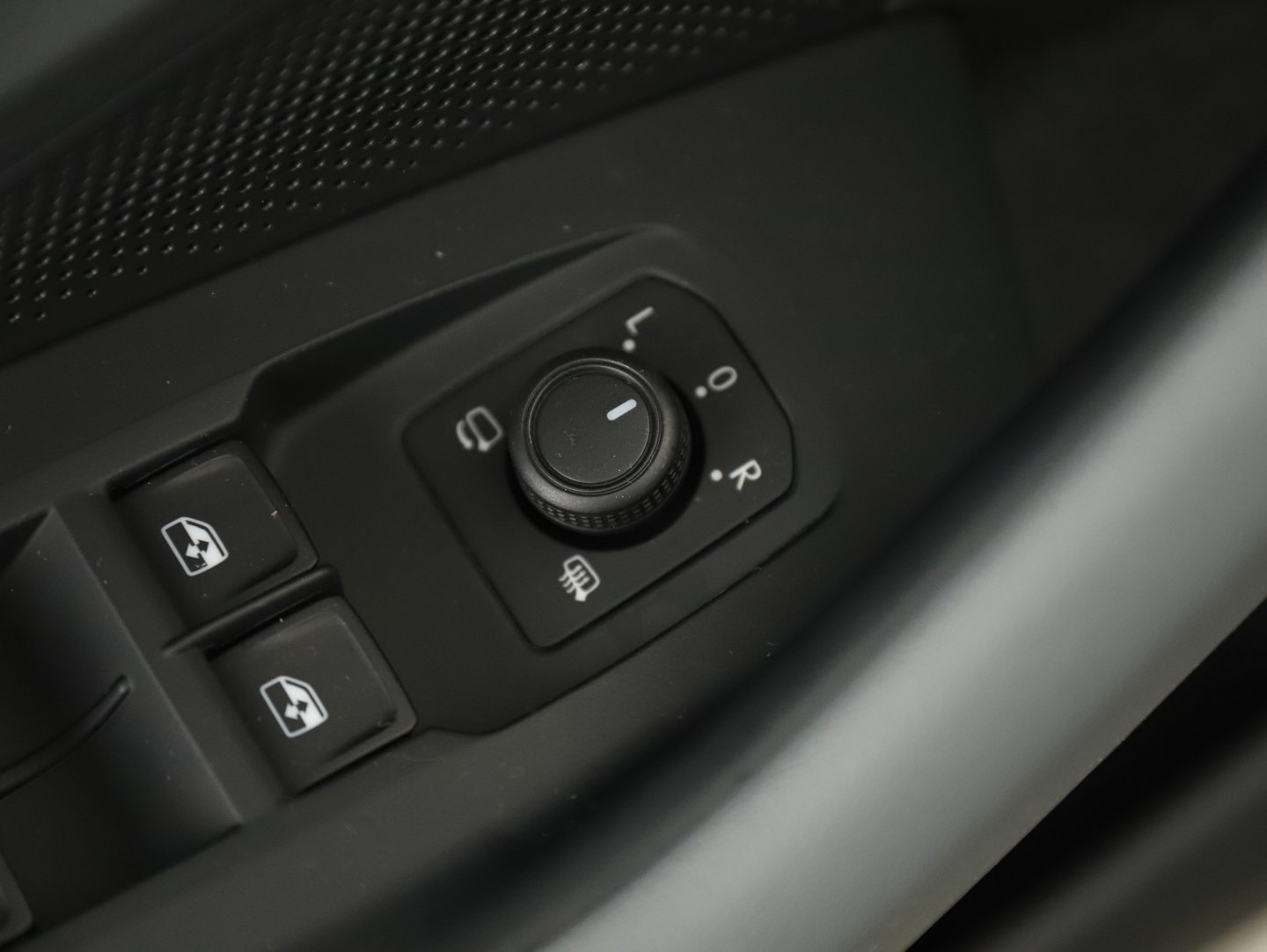VW Passat Variant Business 2,0 SCR TDI DSG | Bild 6 von 23