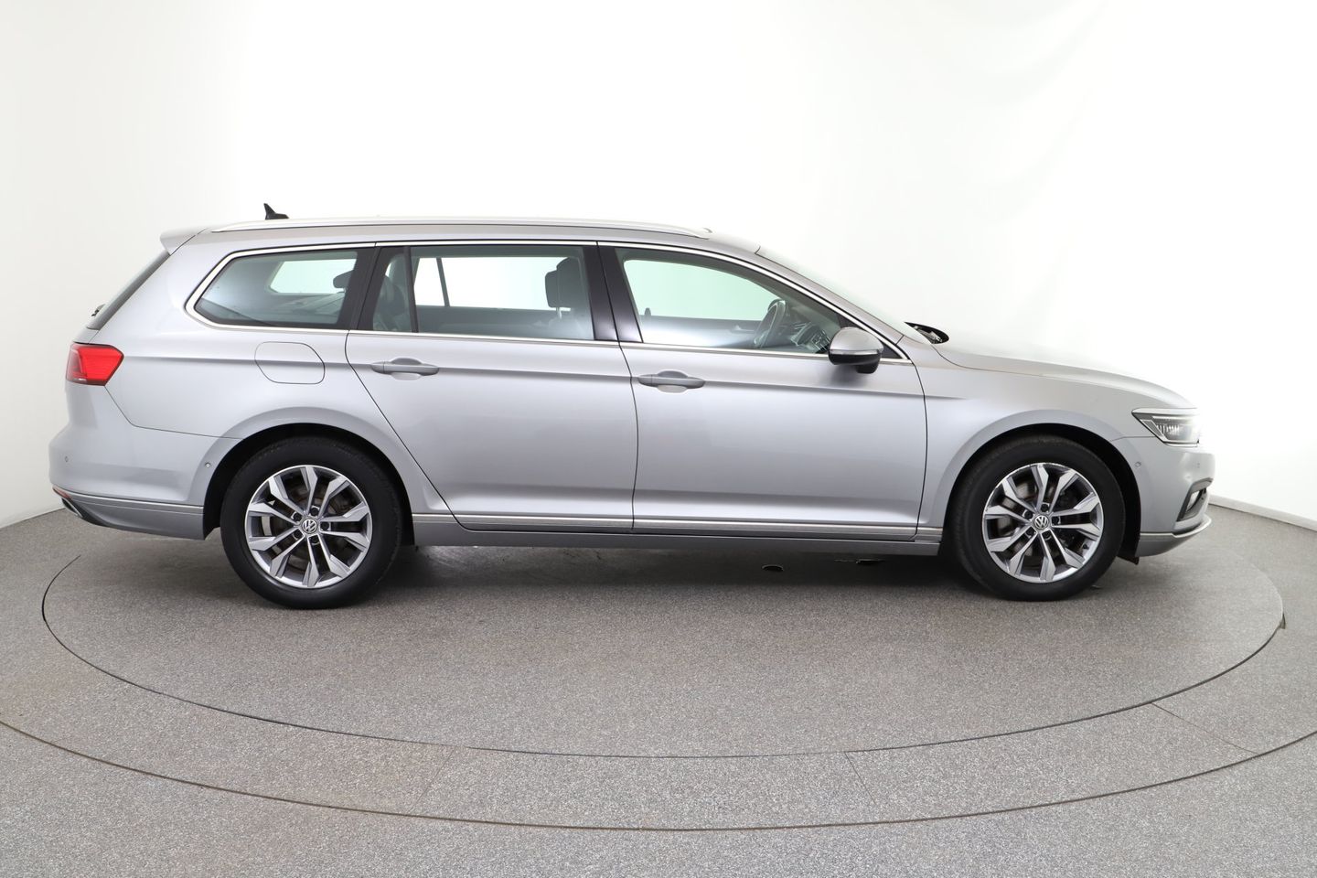 VW Passat Variant Elegance 2,0 TDI SCR DSG | Bild 6 von 29