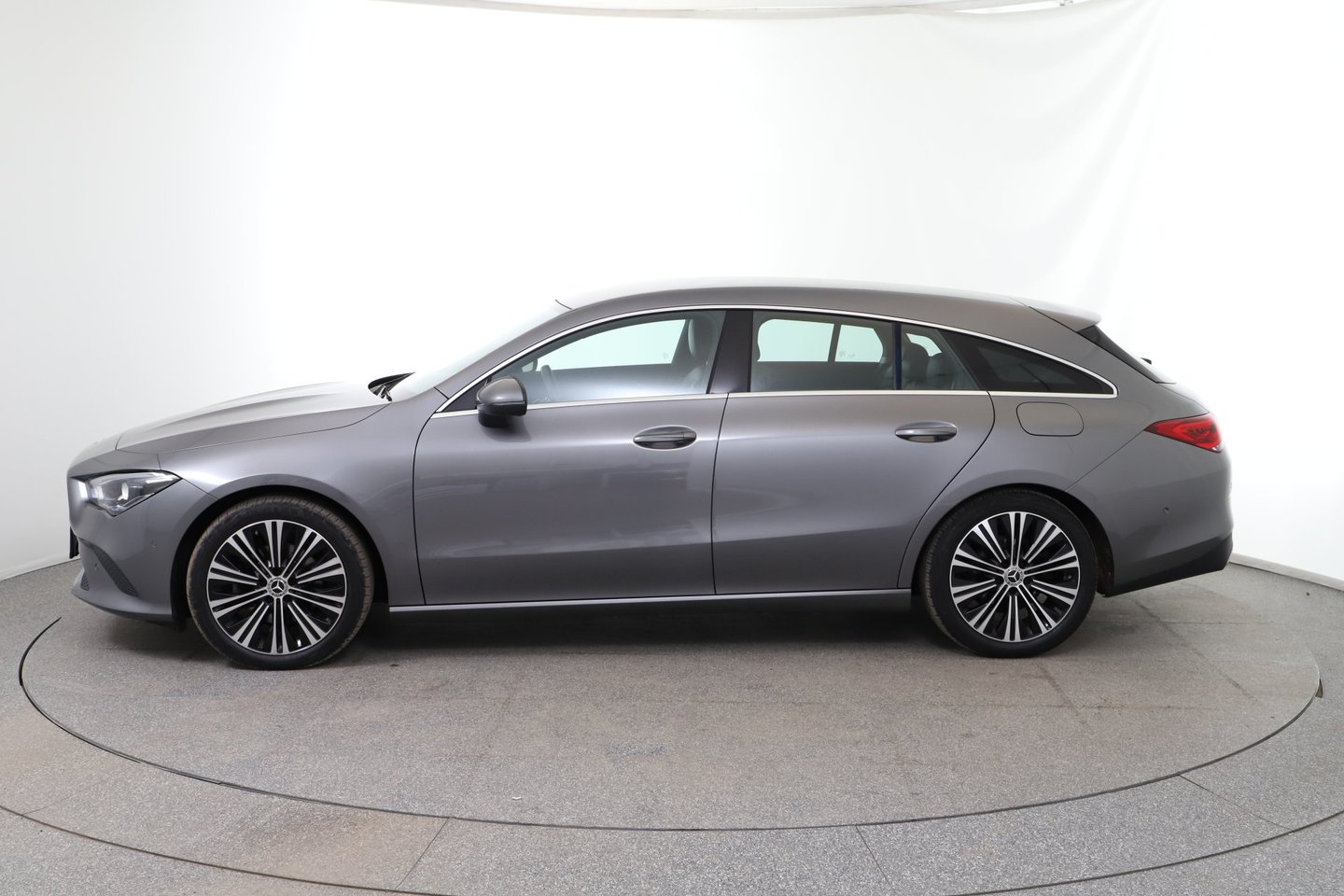 Mercedes CLA 200 d Shooting Brake Aut. | Bild 2 von 25