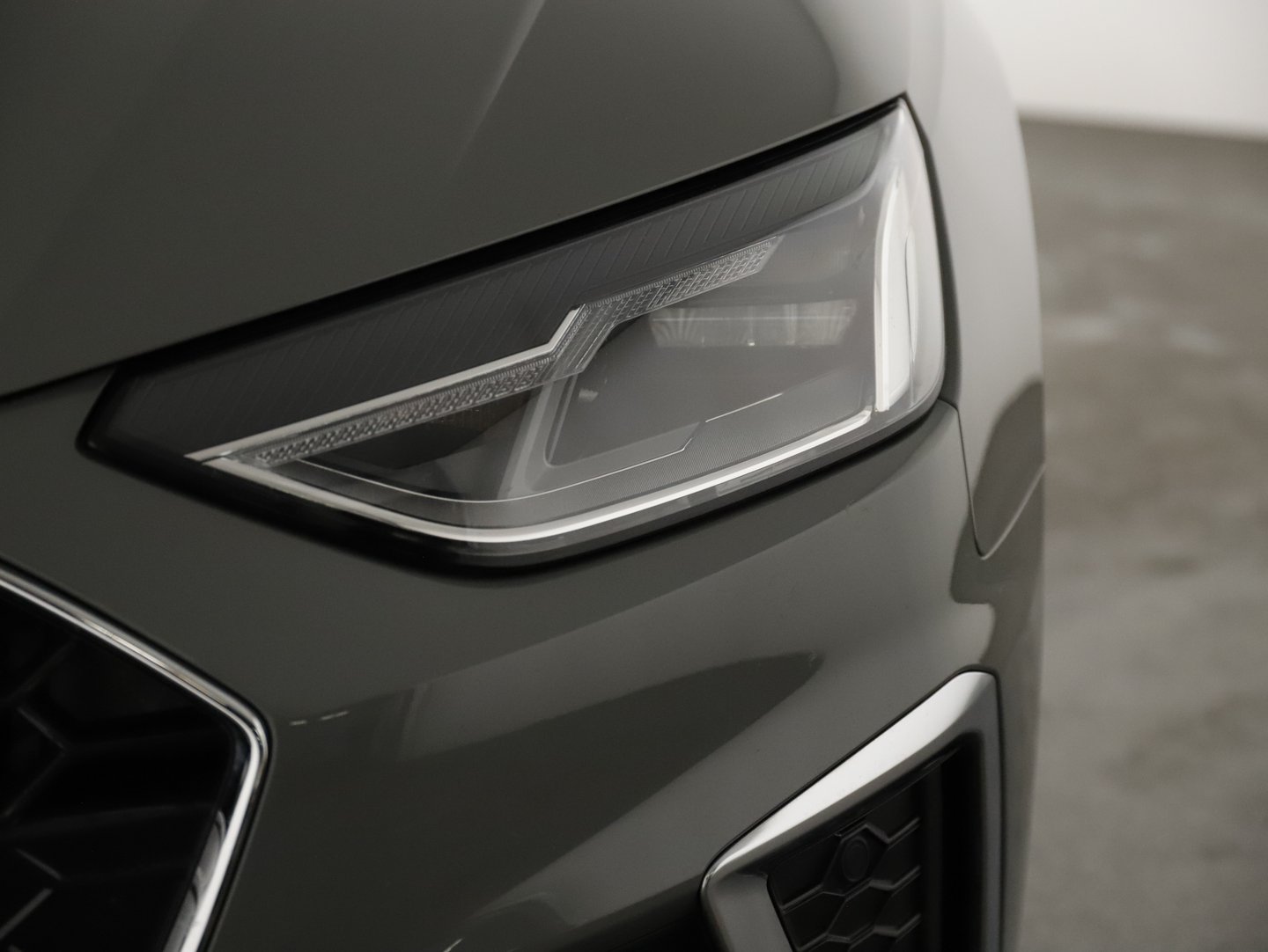 Audi A4 Avant 40 TFSI S line | Bild 27 von 29