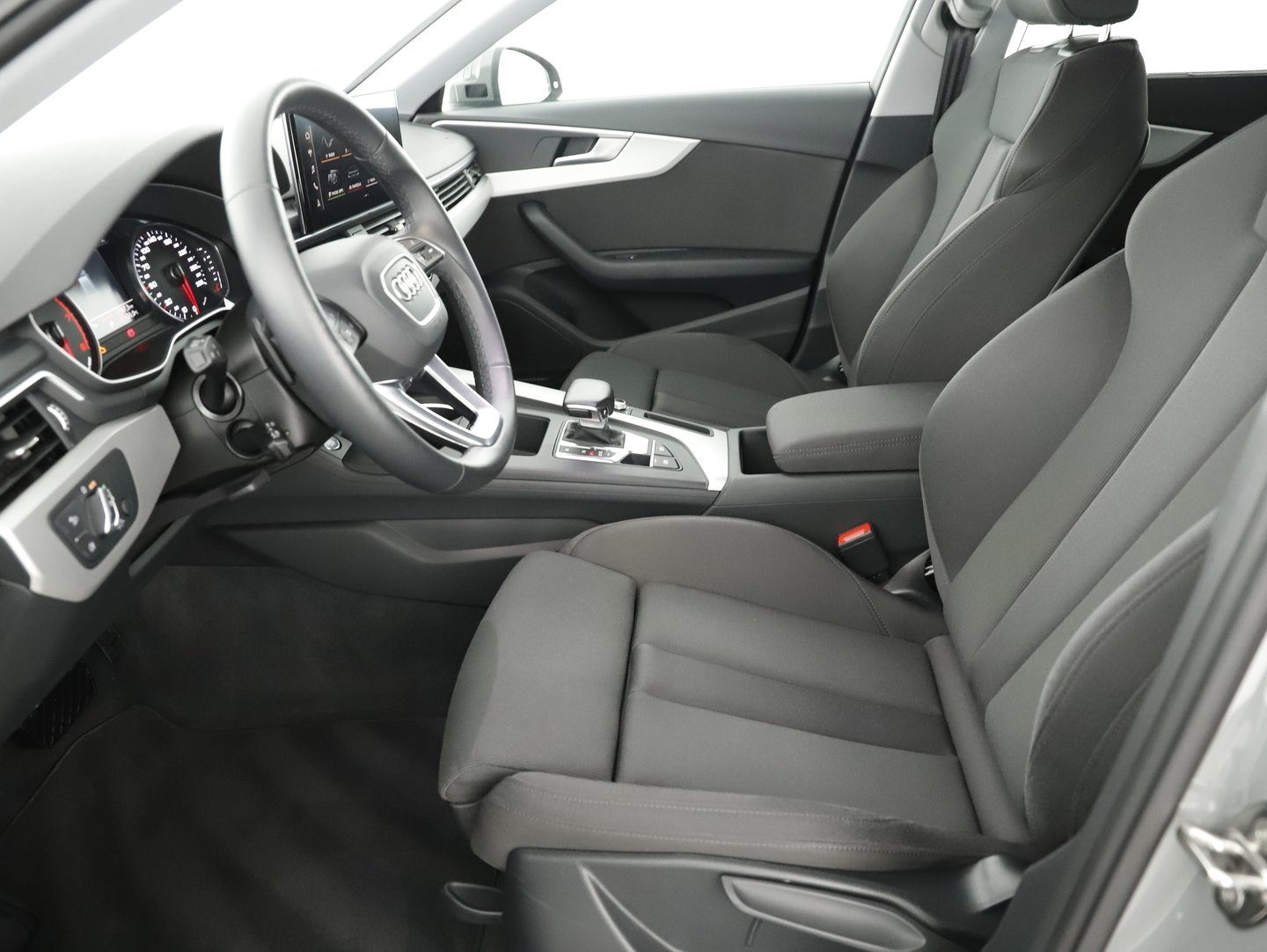 Audi A4 Avant 40 TFSI S line | Bild 13 von 29