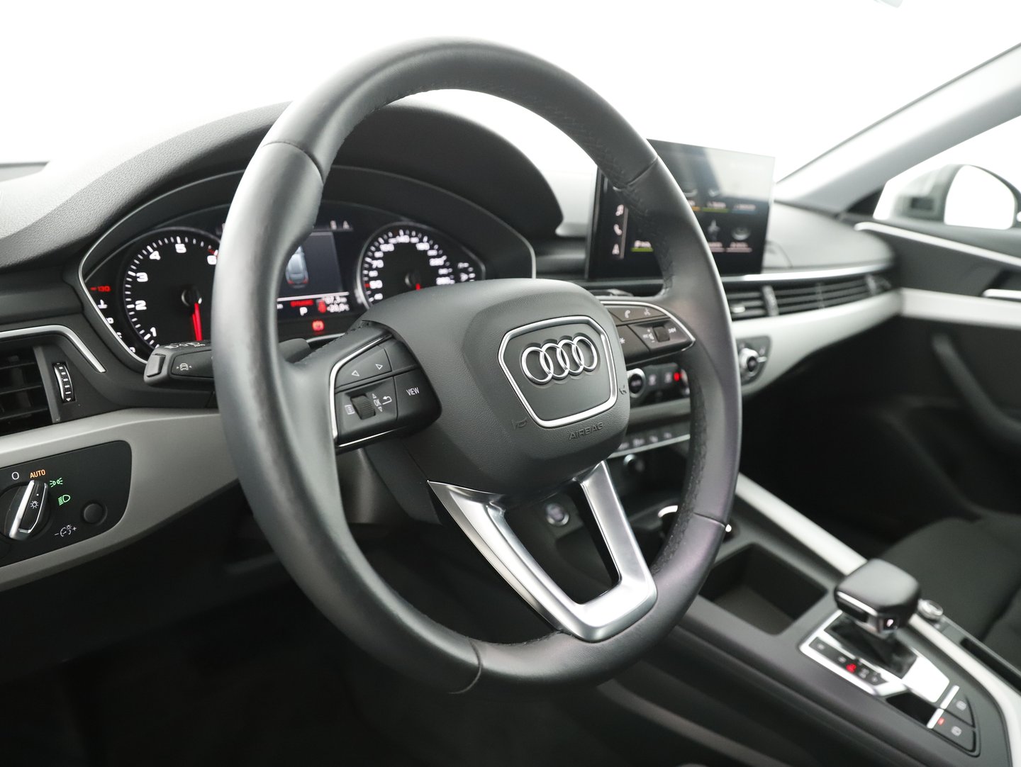 Audi A4 Avant 40 TFSI S line | Bild 15 von 29
