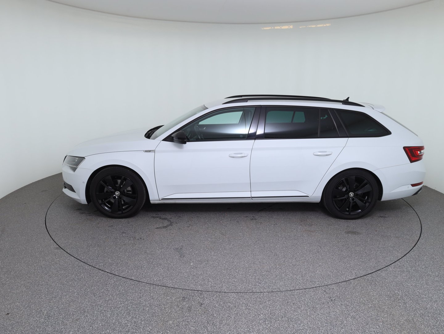 Škoda SUPERB Combi SportLine TDI | Bild 8 von 27