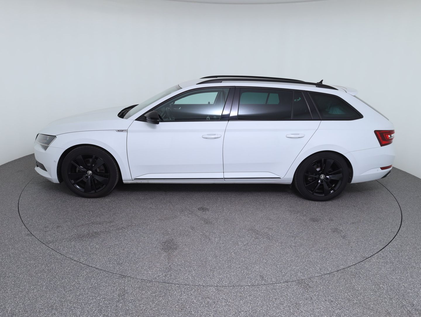 Škoda SUPERB Combi SportLine TDI | Bild 8 von 14