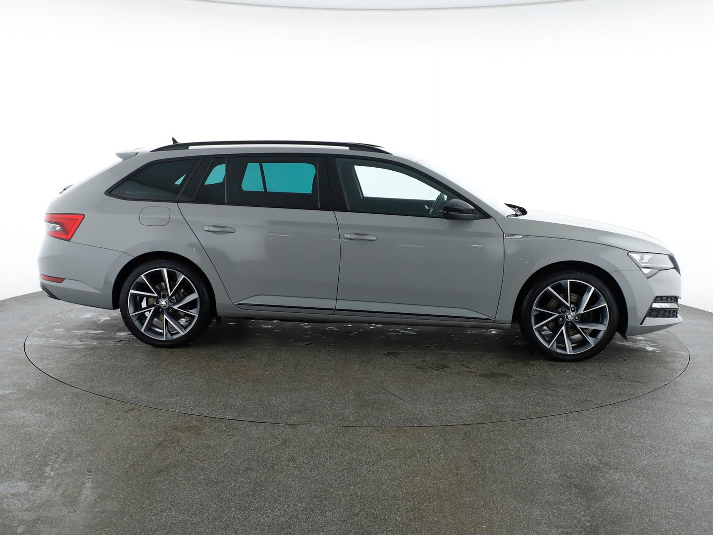 Škoda SUPERB Combi iV SPORTLINE DSG | Bild 6 von 28