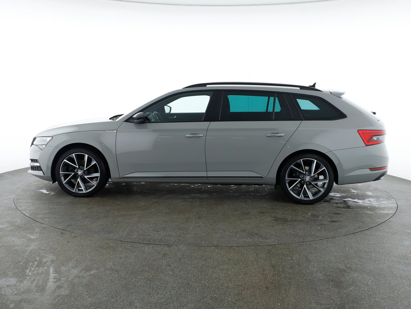 Škoda SUPERB Combi iV SPORTLINE DSG | Bild 2 von 28