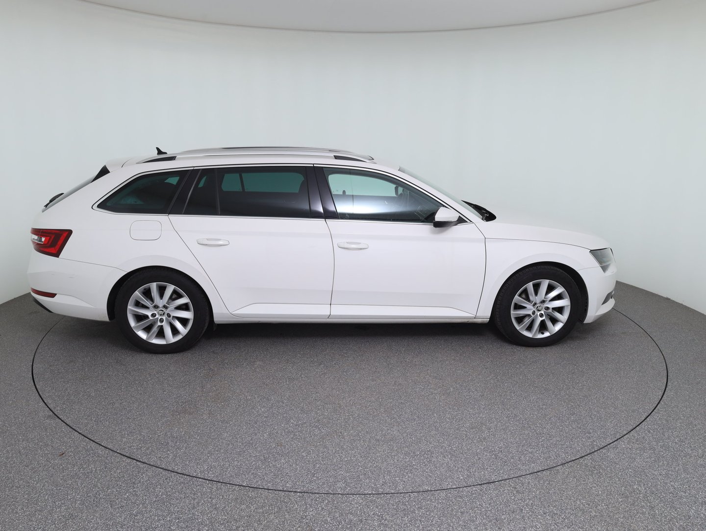 Škoda SUPERB Combi Style TDI | Bild 4 von 21