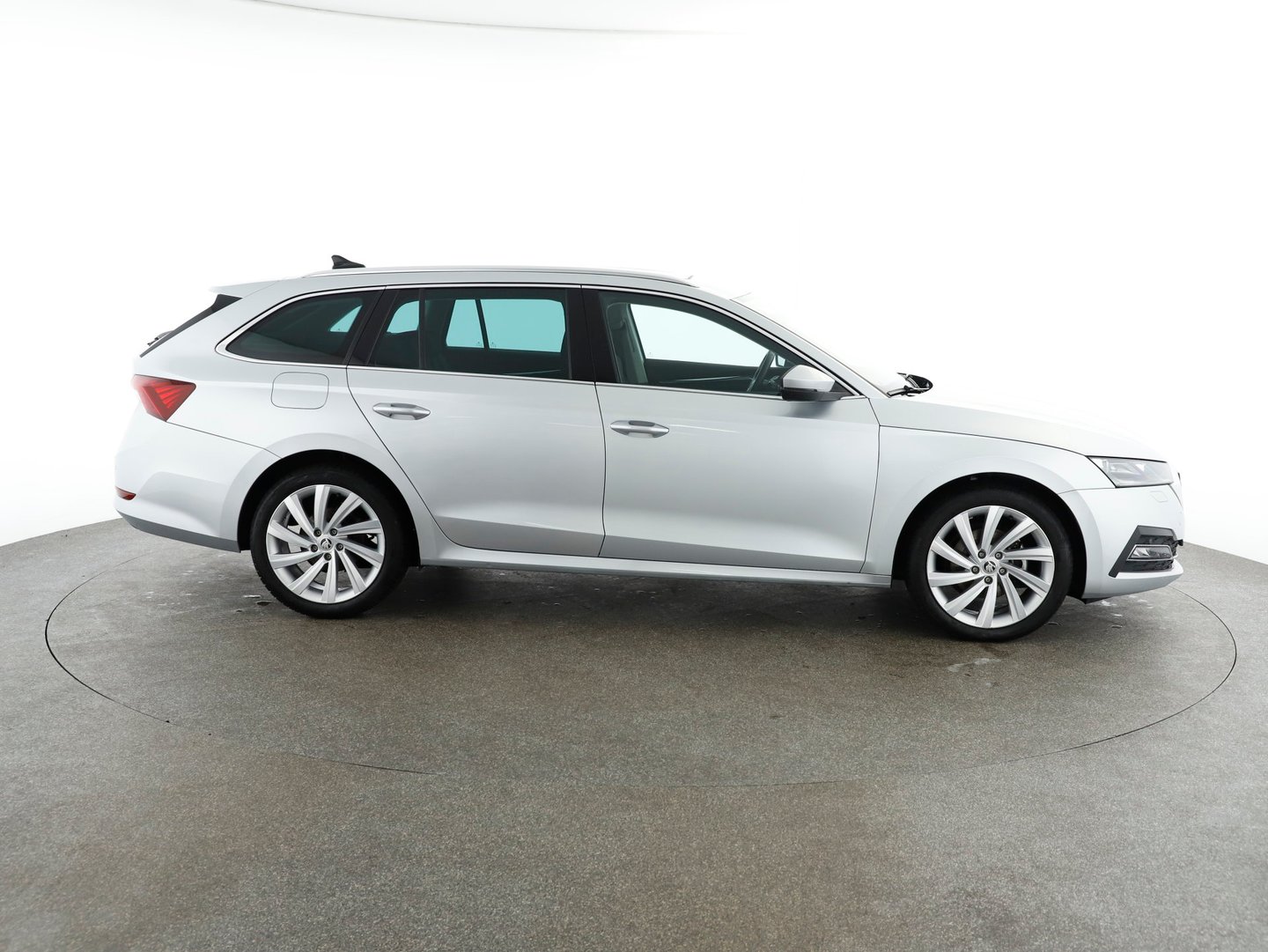 Škoda OCTAVIA Combi Premium TDI DSG | Bild 6 von 26