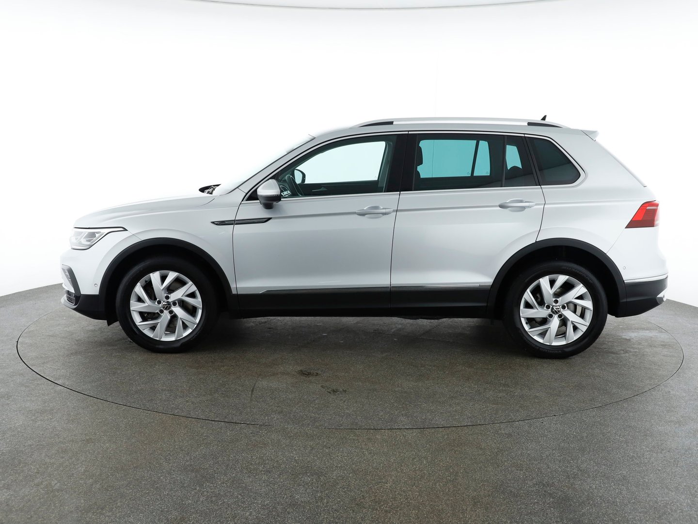 VW Tiguan Elegance TDI SCR 4MOTION DSG | Bild 2 von 29