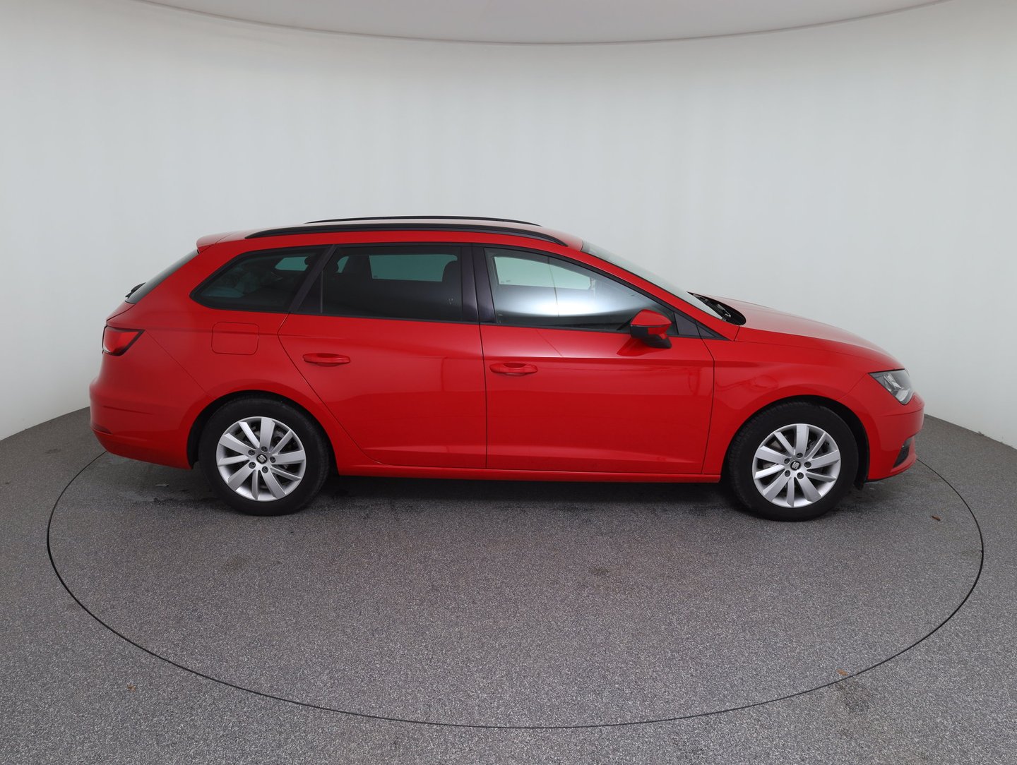 SEAT Leon Kombi Reference TDI | Bild 4 von 22